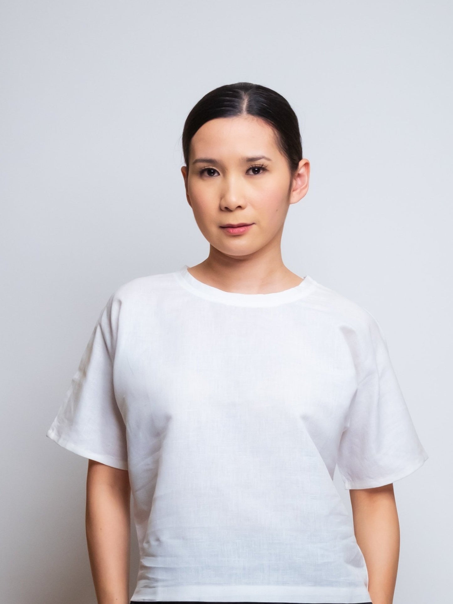 Boxy Linen Tee- Round Neckline image 8