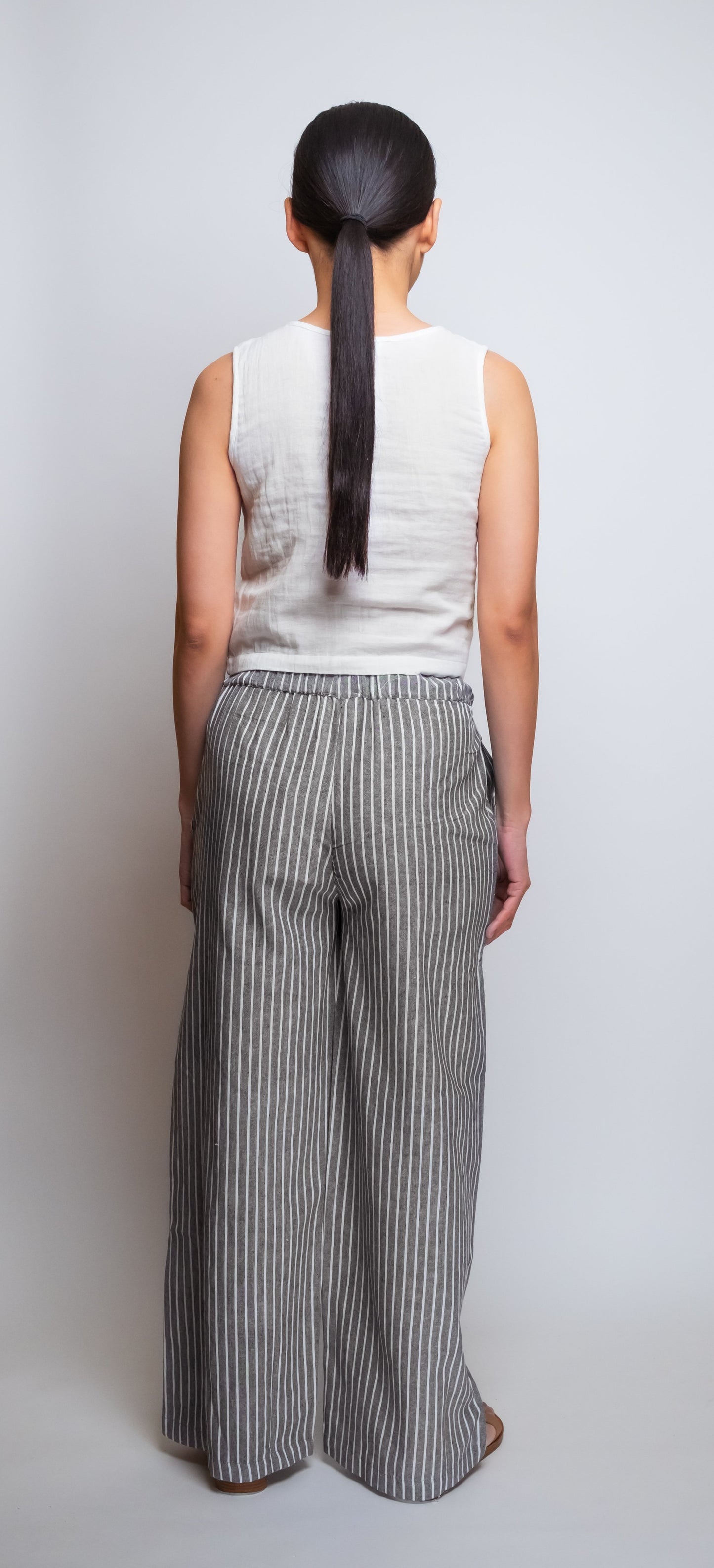 Linen Ankle-Cropped Pant image 20