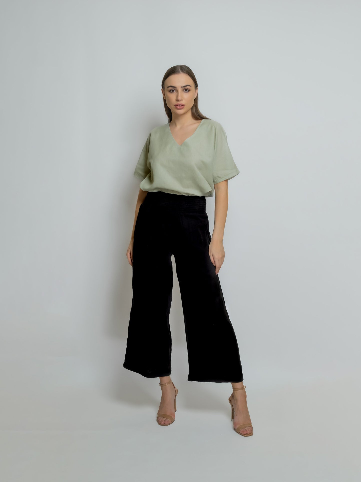 Boxy Linen Tee- V-Neck image 3