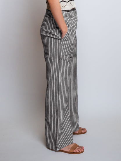 Linen Ankle-Cropped Pant image 16