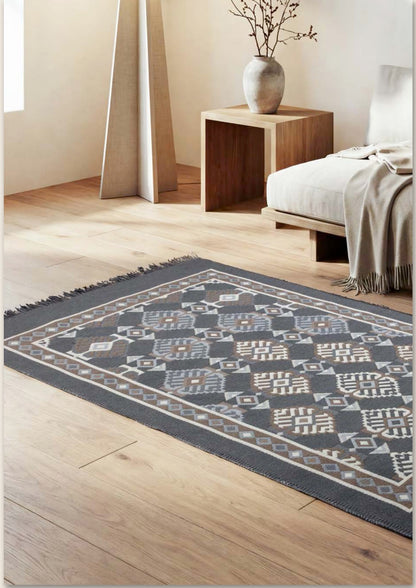 Indoor area rug vintage look art 