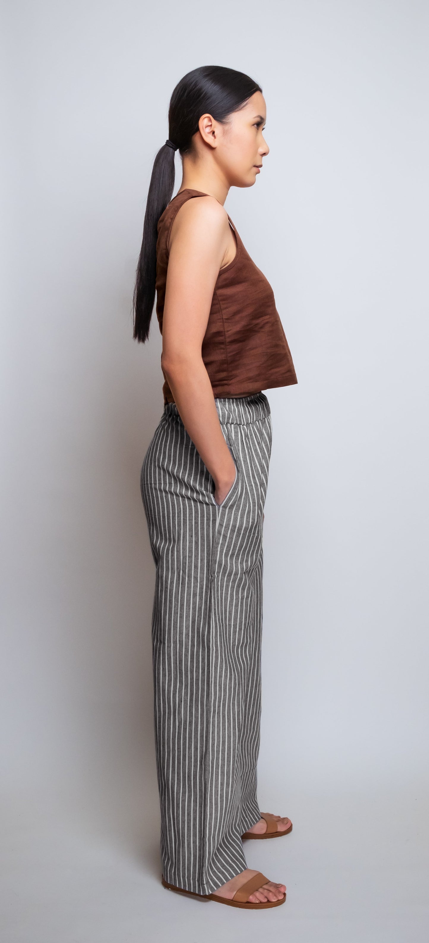 Linen Ankle-Cropped Pant image 18