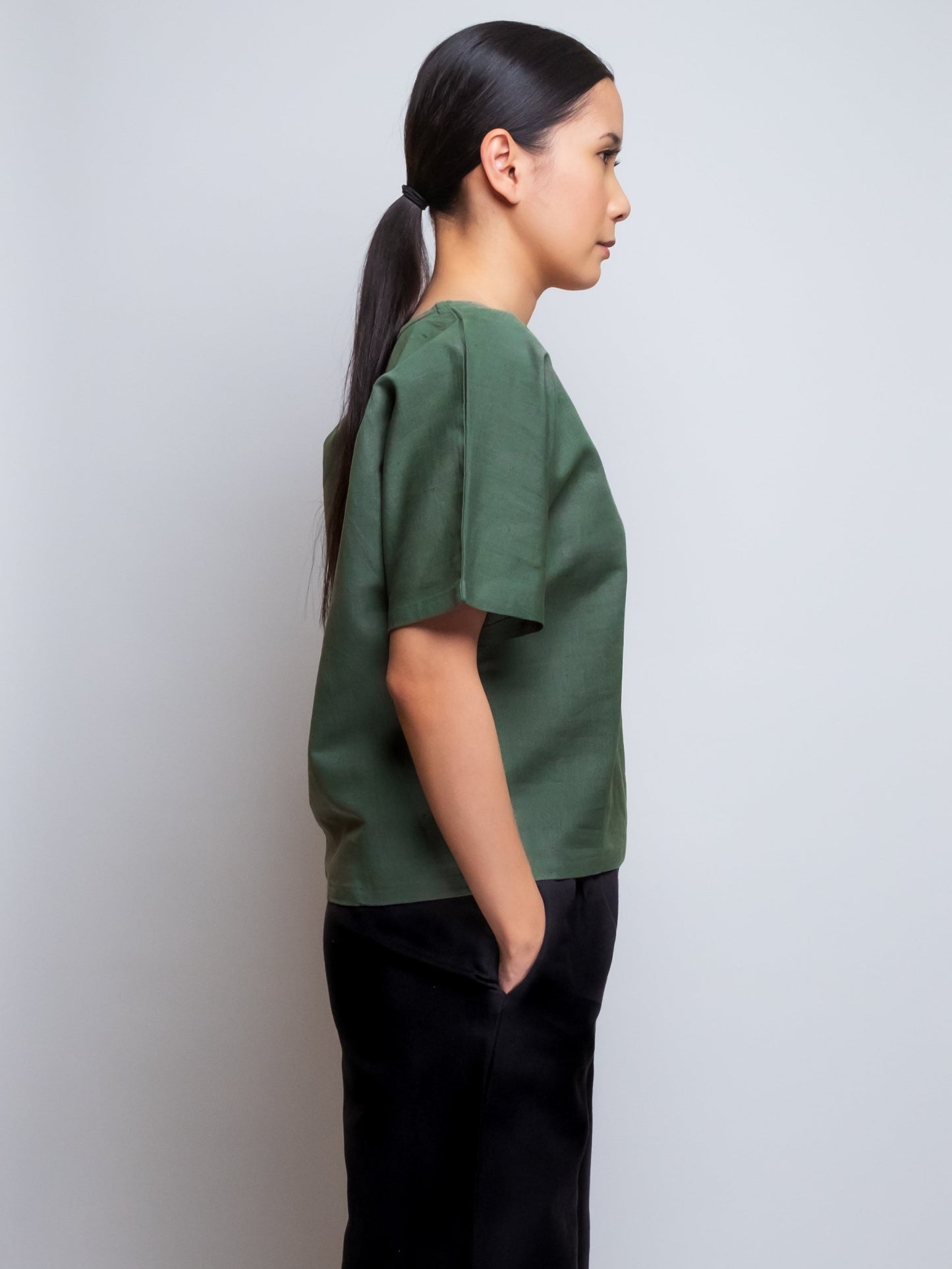 Boxy Linen Tee- V-Neck image 13