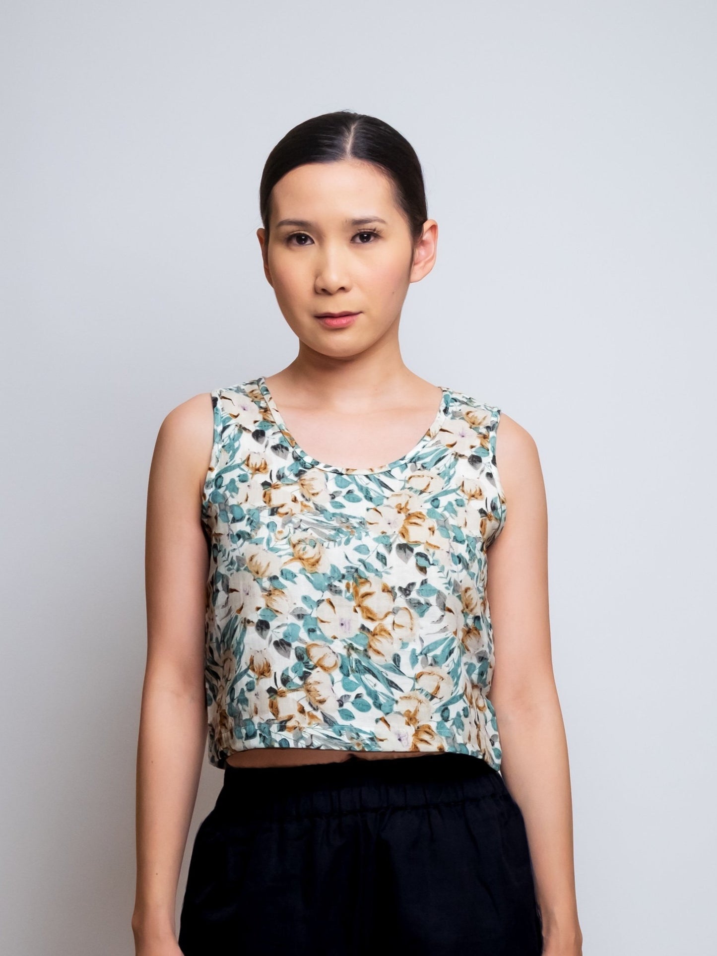 Linen Cropped Tank Top image 11
